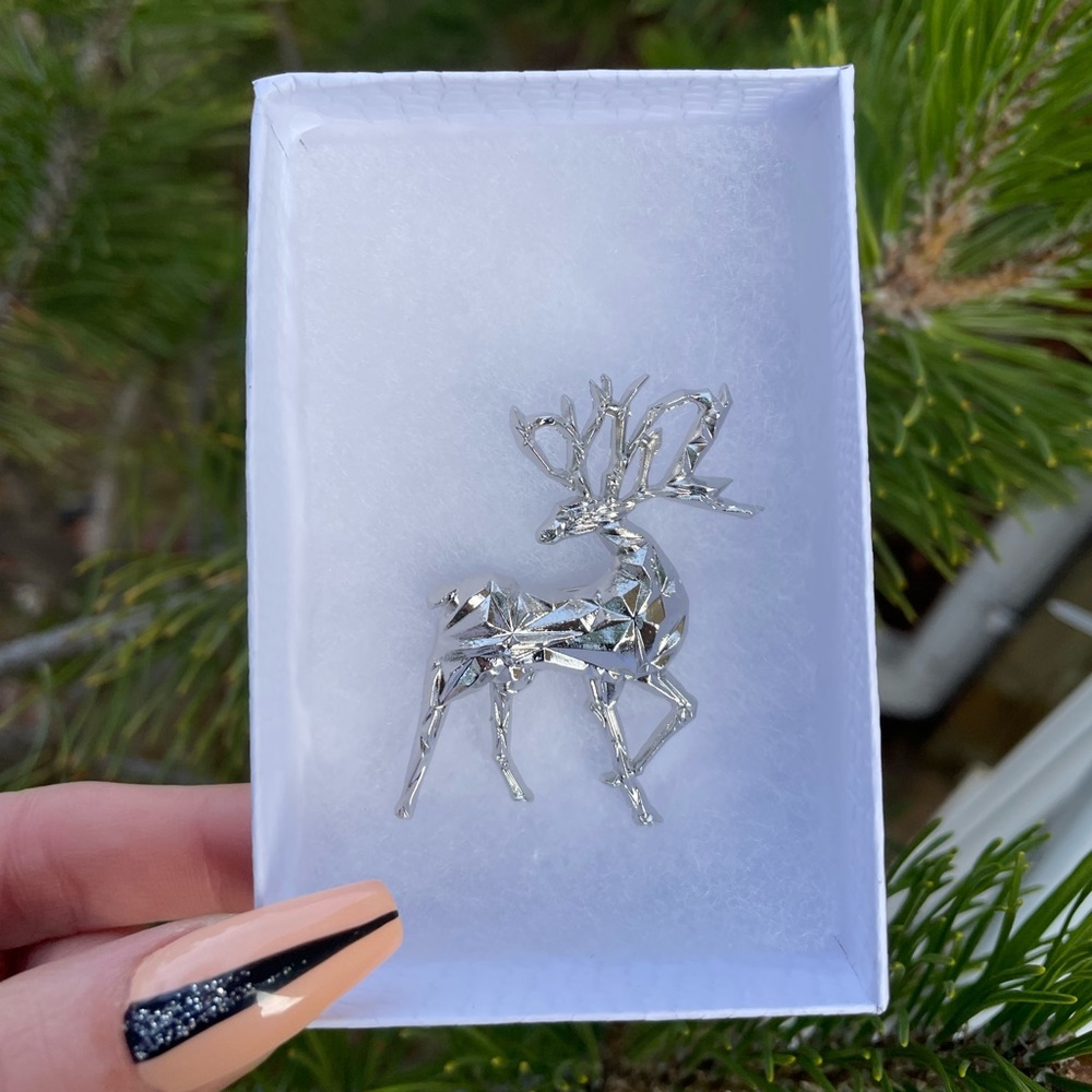 β SOLD β Silver Tone Reindeer Deer Stag Brooch - Picture 1 of 4